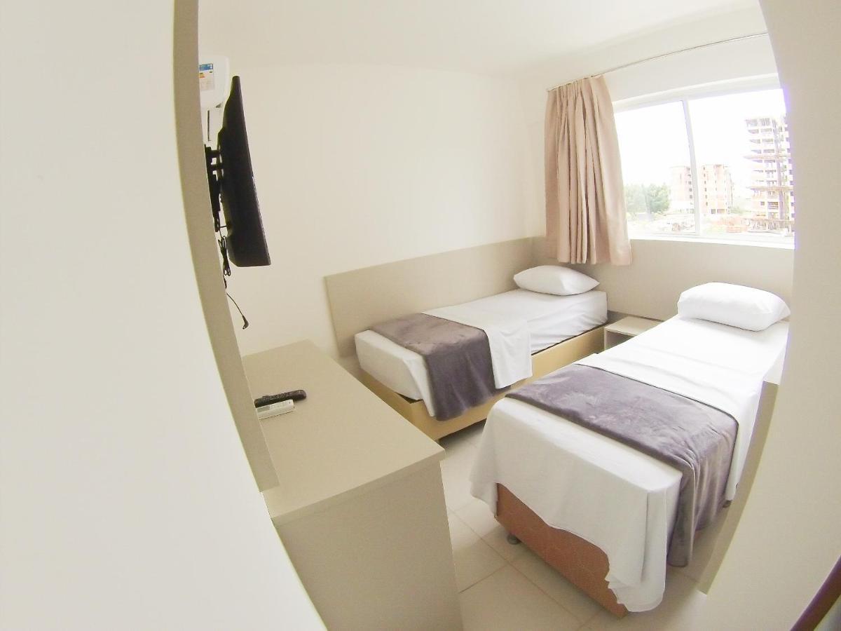 Dois Apes . Evian Go Apartment Caldas Novas